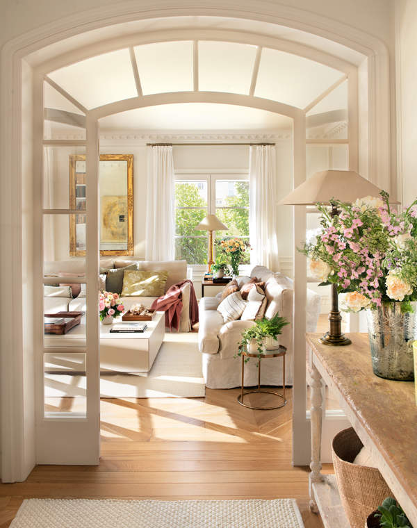 9 recibidores semi abiertos al sal&oacute;n con mucho estilo: dejan entrar la luz y agrandan el espacio 